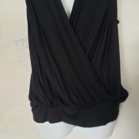 Valentine NWOT Women's Large Black Sleeveless Blouse Surplice Gold Chain Neck - Picture 7 of 7